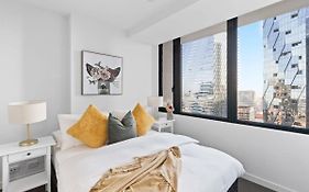 A 2Br Apt With City Views Next To Southern Cross